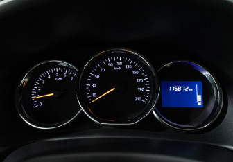 Подержанный автомобиль Renault Sandero 2016 года (12 фото)