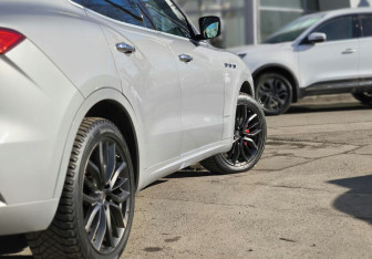 Подержанный автомобиль Maserati Levante 2018 года (14 фото)