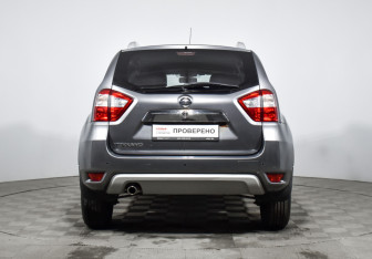 Подержанный автомобиль Nissan Terrano 2017 года (6 фото)