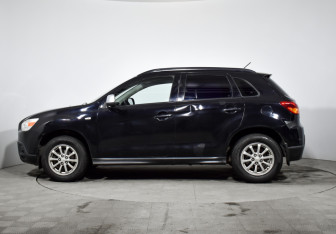 Подержанный автомобиль Mitsubishi ASX 2011 года (8 фото)