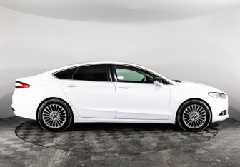 Подержанный автомобиль Ford Mondeo Sedan 2015 года (4 фото)