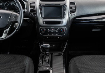 Подержанный автомобиль Kia Sorento 2017 года (12 фото)