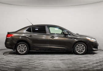 Подержанный автомобиль Citroen C4 Sedan 2014 года (4 фото)
