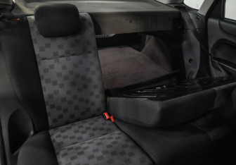 Подержанный автомобиль Ford Focus Sedan 2006 года (20 фото)