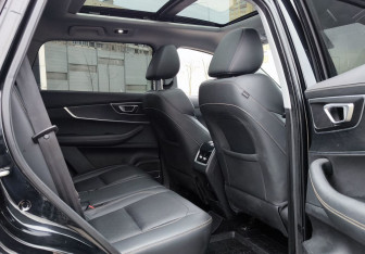 Подержанный автомобиль Chery Tiggo 8 2023 года (12 фото)