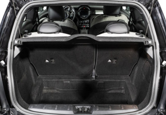 Подержанный автомобиль MINI Hatch 2019 года (15 фото)