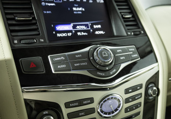 Подержанный автомобиль Infiniti QX80 2018 года (23 фото)