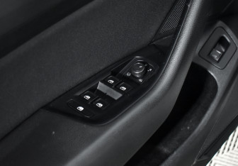 Подержанный автомобиль Volkswagen Passat Sedan 2015 года (10 фото)