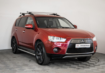 Подержанный автомобиль Mitsubishi Outlander 2011 года (3 фото)
