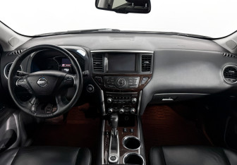 Подержанный автомобиль Nissan Pathfinder 2015 года (16 фото)