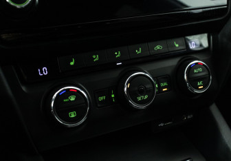 Подержанный автомобиль Skoda Octavia Liftback 2014 года (15 фото)