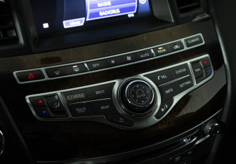 Подержанный автомобиль Infiniti QX60 2014 года (20 фото)