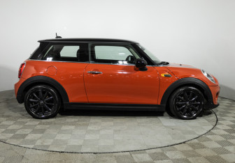 Подержанный автомобиль MINI Hatch 2018 года (4 фото)