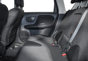 Подержанный автомобиль Nissan Note 2011 года (12 фото)