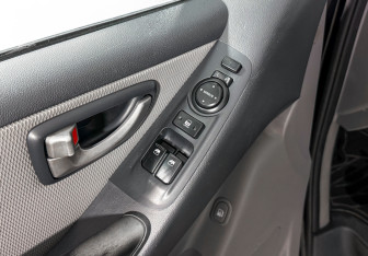 Подержанный автомобиль Hyundai Grand Starex 2011 года (10 фото)