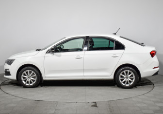 Подержанный автомобиль Skoda Rapid Liftback 2020 года (8 фото)