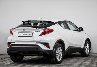 Подержанный автомобиль Toyota C-HR 2024 года (5 фото)