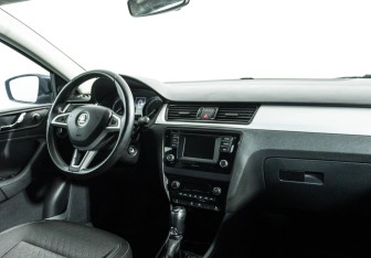 Подержанный автомобиль Skoda Rapid Liftback 2016 года (9 фото)