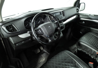 Подержанный автомобиль Peugeot Traveller 2020 года (11 фото)