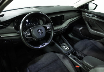 Подержанный автомобиль Skoda Octavia Liftback 2021 года (11 фото)