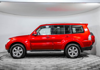 Подержанный автомобиль Mitsubishi Pajero 2007 года (8 фото)