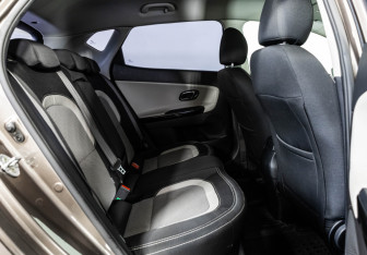 Подержанный автомобиль Kia Ceed Hatchback 2014 года (18 фото)