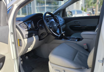 Подержанный автомобиль Kia Carnival 2018 года (17 фото)