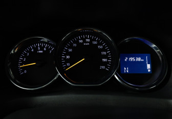 Подержанный автомобиль Renault Logan Sedan 2015 года (12 фото)