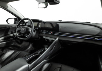 Подержанный автомобиль Hyundai Elantra Sedan 2021 года (9 фото)