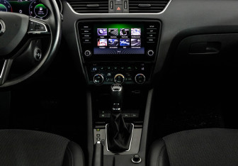 Подержанный автомобиль Skoda Octavia Liftback 2019 года (12 фото)