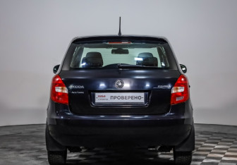 Подержанный автомобиль Skoda Fabia Hatchback 2013 года (6 фото)