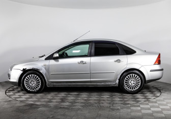 Подержанный автомобиль Ford Focus Sedan 2007 года (8 фото)