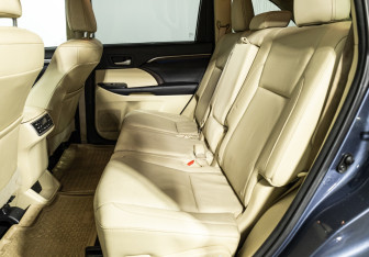 Подержанный автомобиль Toyota Highlander 2014 года (10 фото)