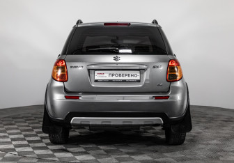 Подержанный автомобиль Suzuki SX4 Hatchback 2010 года (6 фото)