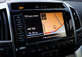 Подержанный автомобиль Toyota Land Cruiser Suv 2013 года (17 фото)