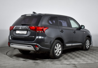 Подержанный автомобиль Mitsubishi Outlander 2019 года (5 фото)