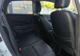 Подержанный автомобиль Mitsubishi ASX 2012 года (12 фото)