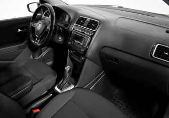 Подержанный автомобиль Volkswagen Polo Sedan 2017 года (12 фото)