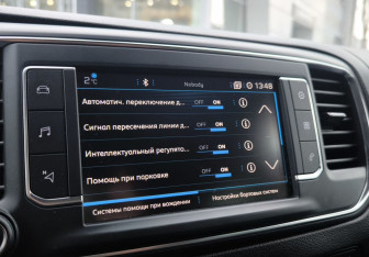 Подержанный автомобиль Peugeot Traveller 2018 года (21 фото)