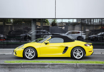 Подержанный автомобиль Porsche Boxster 2020 года (11 фото)