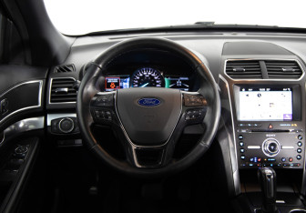 Подержанный автомобиль Ford Explorer 2017 года (10 фото)