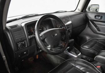 Подержанный автомобиль Hummer H3 Suv 2008 года (9 фото)