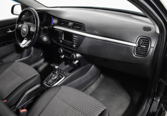 Подержанный автомобиль Kia Rio Hatchback 2019 года (12 фото)