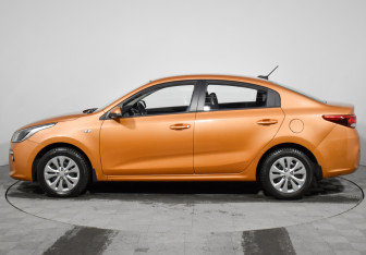 Подержанный автомобиль Kia Rio Sedan 2017 года (8 фото)