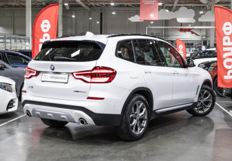 Подержанный автомобиль BMW X3 2018 года (10 фото)