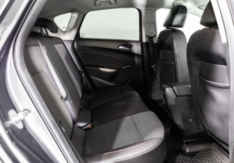 Подержанный автомобиль Opel Astra Hatchback 2010 года (14 фото)