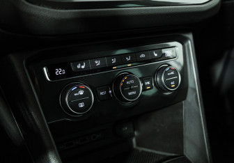 Подержанный автомобиль Volkswagen Tiguan 2018 года (16 фото)