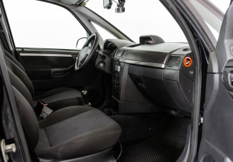 Подержанный автомобиль Opel Meriva 2007 года (20 фото)