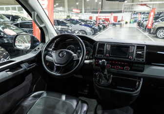 Подержанный автомобиль Volkswagen Multivan 2019 года (8 фото)
