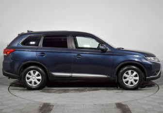 Подержанный автомобиль Mitsubishi Outlander 2018 года (4 фото)